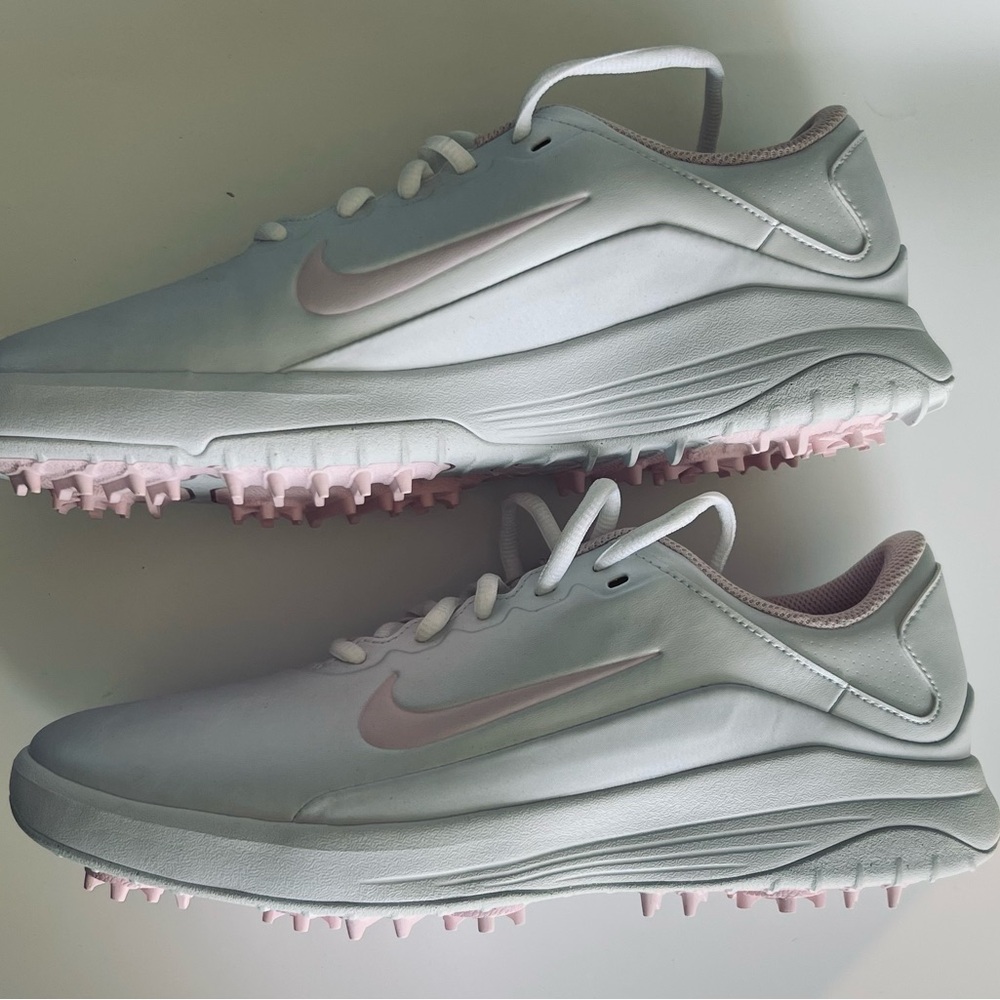 NWOT NIKE WOMEN VAPOR GOLF SHOES “White & Pink Sz 10